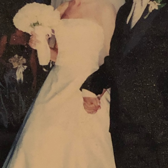 One of a kind designer Michelle Roth Wedding gown - Picture 2 of 2